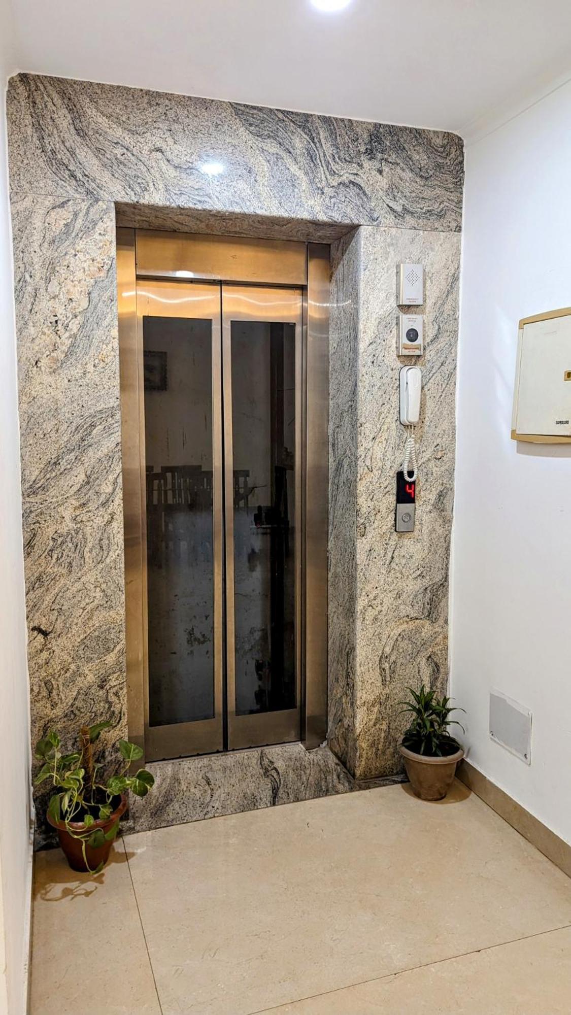 Hotel Moon Taj Near Yashobhoomi Convention Centre Delhi  Exterior foto
