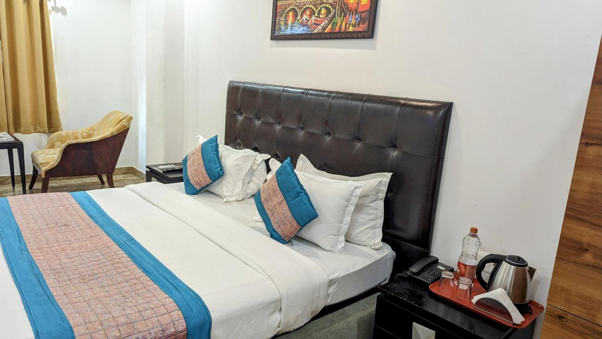 Hotel Moon Taj Near Yashobhoomi Convention Centre Delhi  Exterior foto
