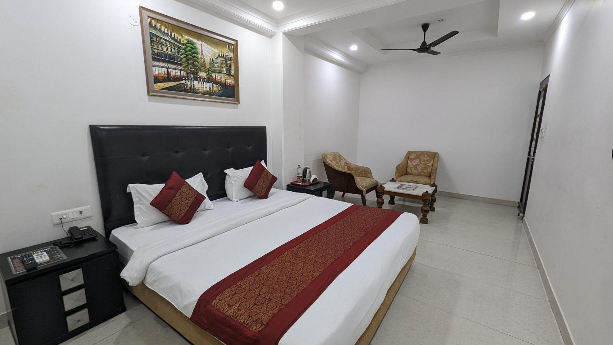 Hotel Moon Taj Near Yashobhoomi Convention Centre Delhi  Exterior foto
