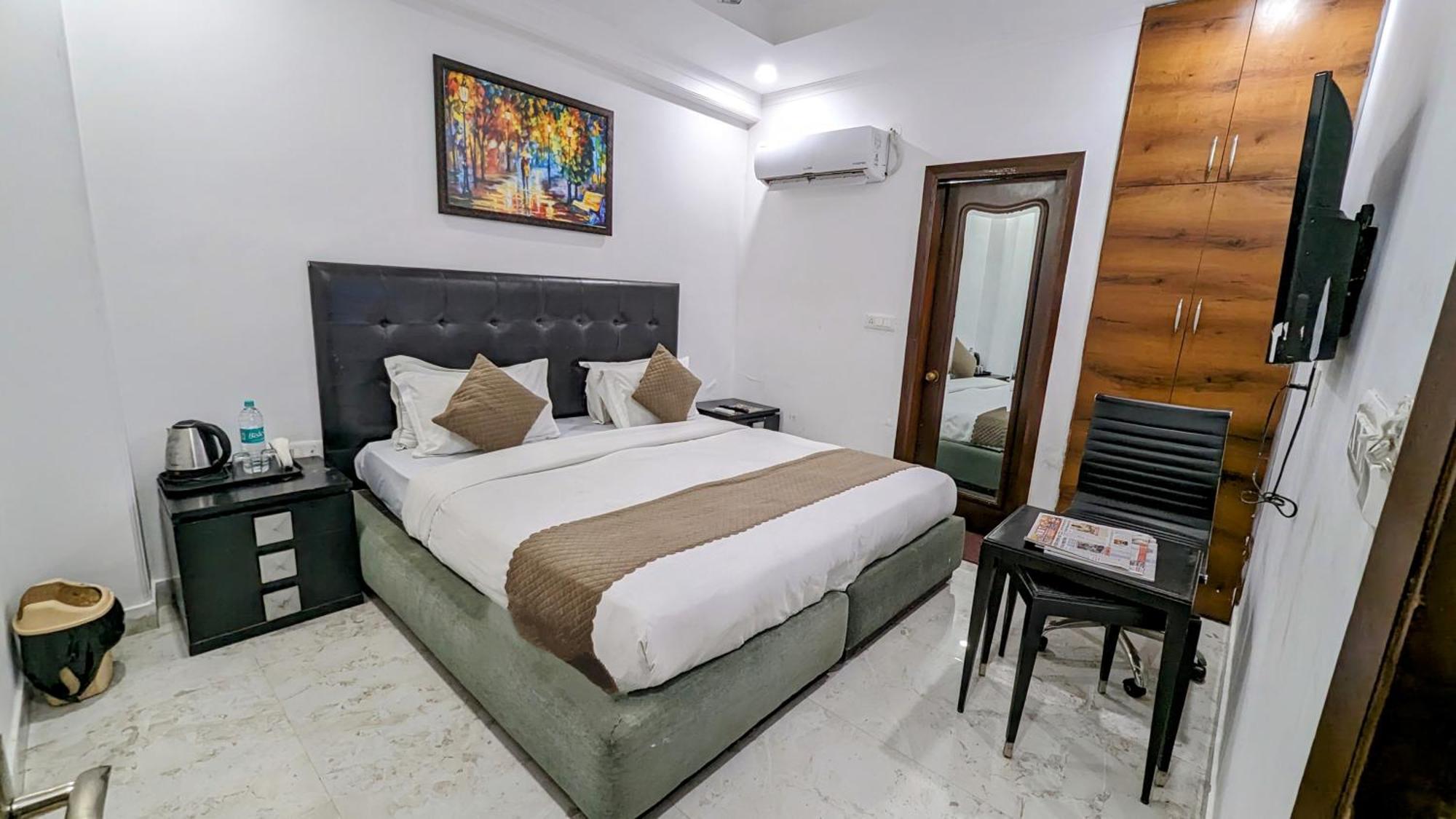 Hotel Moon Taj Near Yashobhoomi Convention Centre Delhi  Exterior foto